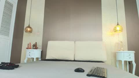 T I F F A N Y online show from January 2026 08:03:01 PM