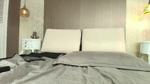 T I F F A N Y online show from February 2026 08:42:01 AM