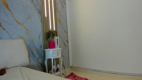 T I F F A N Y online show from April 2026 08:46:01 PM