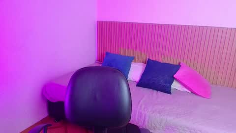 tiinajonus_ online show from February 2026 12:32:02 PM