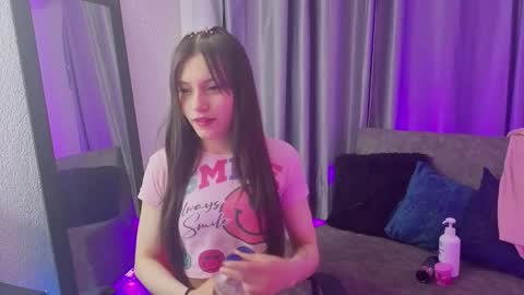 tiinajonus_ online show from March 2026 04:18:02 AM