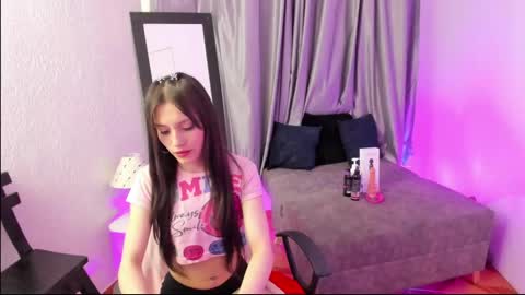 tiinajonus_ online show from May 2026 04:43:01 AM