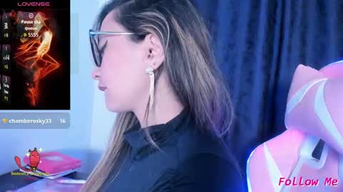 TILA TEQUILA online show from October 2025 04:59:01 PM