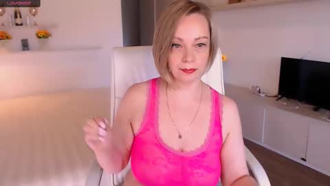 Tilly online show from October 2025 05:56:02 PM