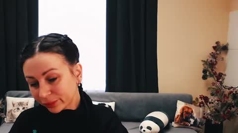 Luisa online show from February 2025 10:37:02 AM