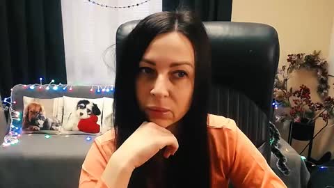 Luisa online show from December 2025 08:53:01 AM