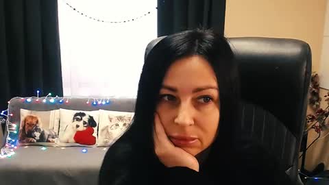 Luisa online show from December 2025 08:55:02 AM