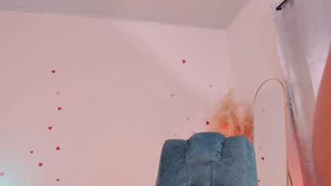 T I N A online show from September 2025 04:30:01 PM