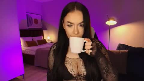 Snapshot of tinafox_ chatting on January 2026 08:07:01 AM hi im curvy babyface girlie Tina online show from January 2026 08:07:01 AM