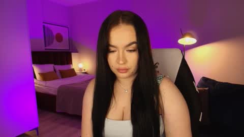 Snapshot of tinafox_ chatting on February 2026 04:01:01 PM hi im curvy babyface girlie Tina online show from February 2026 04:01:01 PM