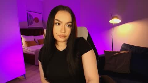 Snapshot of tinafox_ chatting on February 2026 08:20:01 AM hi im curvy babyface girlie Tina online show from February 2026 08:20:01 AM