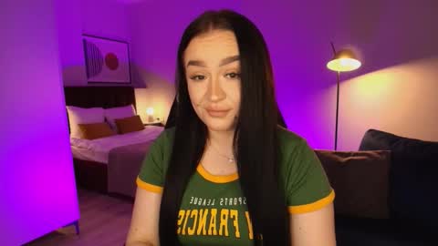 Snapshot of tinafox_ chatting on February 2026 08:43:01 AM hi im curvy babyface girlie Tina online show from February 2026 08:43:01 AM