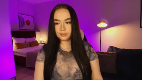 Snapshot of tinafox_ chatting on February 2026 08:13:01 AM hi im curvy babyface girlie Tina online show from February 2026 08:13:01 AM