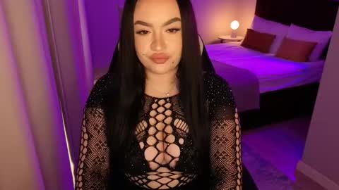 Snapshot of tinafox_ chatting on February 2026 01:33:02 PM hi im curvy babyface girlie Tina online show from February 2026 01:33:02 PM