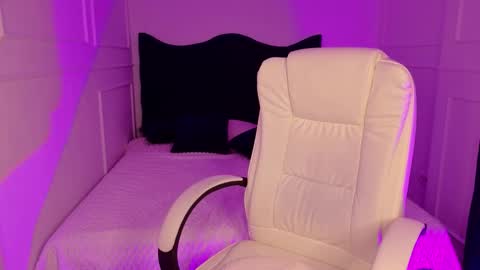 hi im curvy babyface girlie Tina online show from March 2026 05:07:02 PM