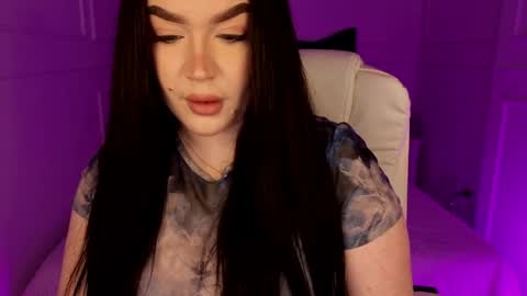 hi im curvy babyface girlie Tina online show from April 2026 07:25:02 AM