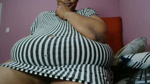 Snapshot of tinagiant chatting on June 2026 09:46:02 AM tinagiant online show from June 2026 09:46:02 AM