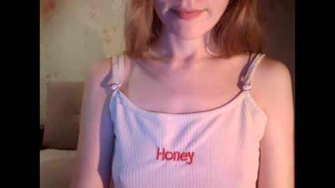 Snapshot of tinalamoon chatting on December 2024 04:09:01 AM Lisa online show from December 2024 04:09:01 AM