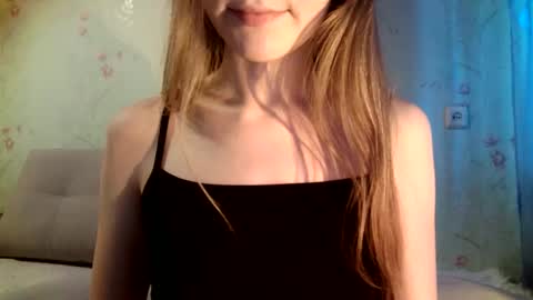 Snapshot of tinalamoon chatting on December 2024 07:46:01 AM Lisa online show from December 2024 07:46:01 AM