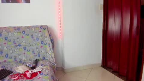 Snapshot of tinas_smith chatting on November 2025 07:27:01 PM tinas_smith online show from November 2025 07:27:01 PM