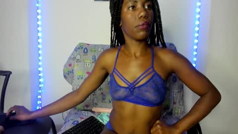 Snapshot of tinas_smith chatting on November 2025 01:45:01 PM tinas_smith online show from November 2025 01:45:01 PM