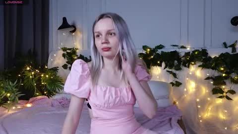 tinasiner online show from March 2025 02:18:01 PM