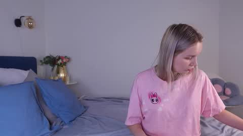 tinasiner online show from September 2025 04:01:01 PM