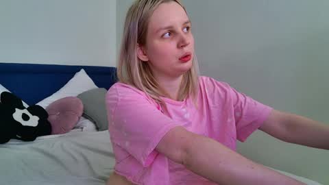 Snapshot of tinasiner chatting on April 2026 03:09:01 PM tinasiner online show from April 2026 03:09:01 PM