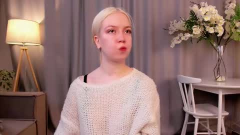 Snapshot of tinastevenson chatting on November 2025 10:53:02 PM Annie online show from November 2025 10:53:02 PM