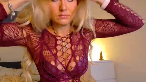 tinkerbell822 online show from October 2025 08:04:02 AM