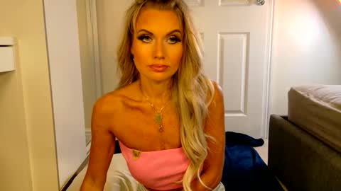 Snapshot of tinkerbell822 chatting on June 2026 06:36:02 AM tinkerbell822 online show from June 2026 06:36:02 AM