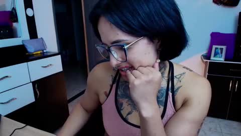 Snapshot of tinnadawson chatting on January 2025 05:40:02 AM I AM BELLA ----------- follow my IG TINNS 69 online show from January 2025 05:40:02 AM