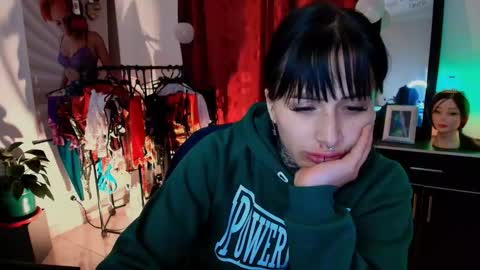 Snapshot of tinnadawson chatting on November 2025 01:48:02 AM I AM BELLA ----------- follow my IG TINNS 69 online show from November 2025 01:48:02 AM