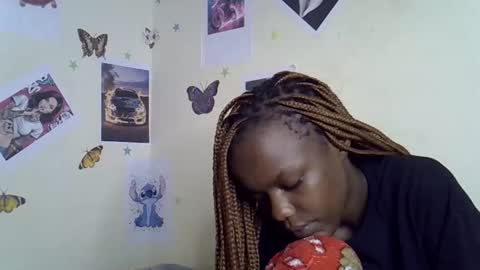 tinnie_e online show from January 2026 09:33:01 AM