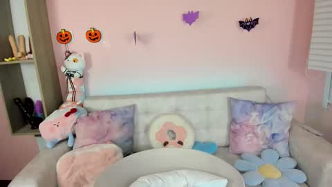 tiny_cora online show from October 2025 04:27:02 PM