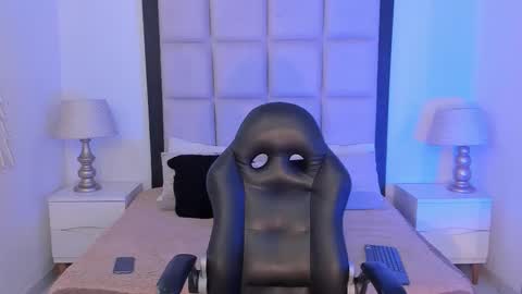 Thomm  Independent Model online show from February 2026 05:22:02 AM