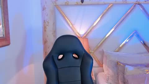Thomm  Independent Model online show from July 2026 12:49:01 AM