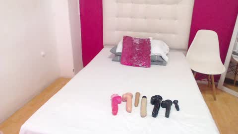 tiny_whore18 online show from December 2024 03:22:01 PM