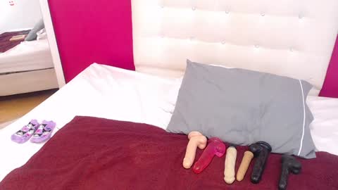 tiny_whore18 online show from December 2024 05:44:02 PM