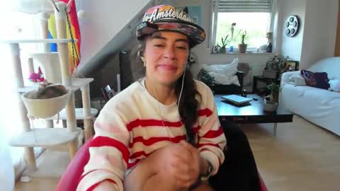 Tiny online show from September 2025 06:45:02 AM