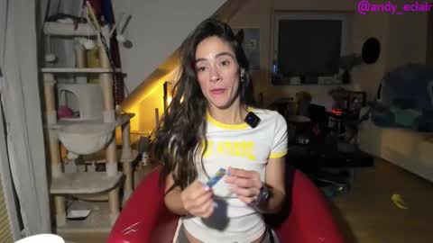 Tiny online show from October 2025 04:32:02 AM