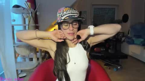 Tiny online show from October 2025 05:38:02 AM