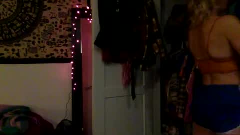 tinyandtatted420 online show from November 2025 01:19:01 AM