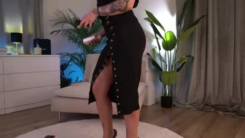 Snapshot of tinydoll_xo chatting on June 2026 02:52:02 PM Anissa online show from June 2026 02:52:02 PM