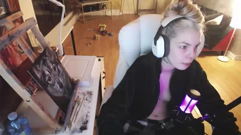 stage Kylie Sinner  brand CLITBAIT online show from February 2025 03:31:02 AM