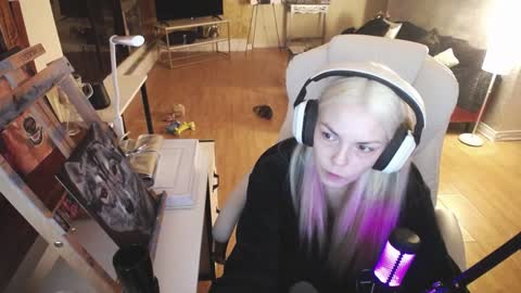 stage Kylie Sinner  brand CLITBAIT online show from February 2025 12:38:02 AM