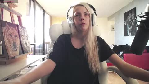 stage Kylie Sinner  brand CLITBAIT online show from September 2025 09:48:02 PM