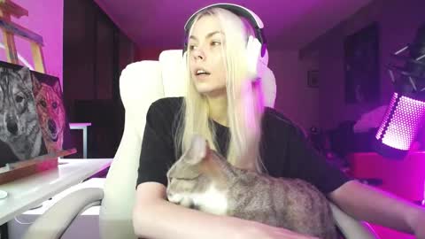 stage Kylie Sinner  brand CLITBAIT online show from November 2025 08:39:02 AM