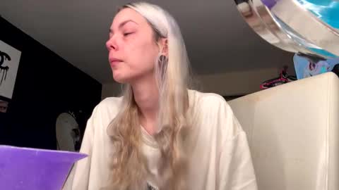 stage Kylie Sinner  brand CLITBAIT online show from November 2025 09:58:02 PM