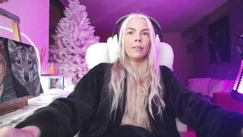 stage Kylie Sinner  brand CLITBAIT online show from November 2025 10:57:02 PM